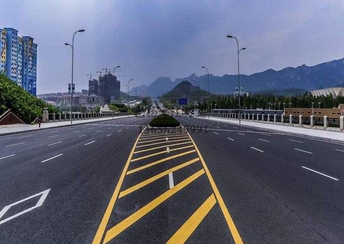 鎮(zhèn)江道路劃線，鎮(zhèn)江道路劃線施工單位？飛揚市政專業(yè)可靠！