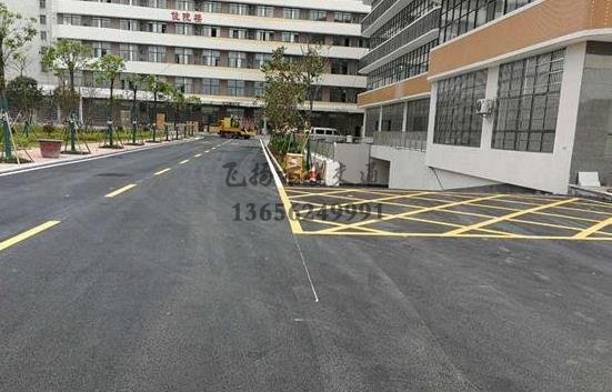 蘇州廣場道路交通設(shè)施標(biāo)志和道路劃線多少錢？