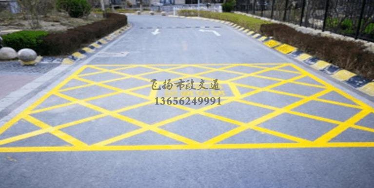 蘇州小區(qū)道路消防車通道劃線標(biāo)準(zhǔn)化示意圖，停車場消防車通道的設(shè)計規(guī)定要求？
