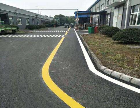 廠區(qū)道路劃線作用是什么，廠區(qū)道路劃線找誰(shuí)？飛揚(yáng)市政口碑好