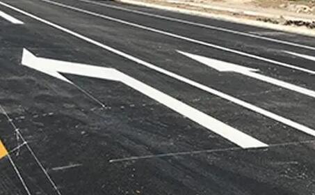 蘇州小區(qū)瀝青道路劃線用什么樣的材料？