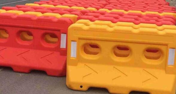 蘇州道路劃線分析：水馬應(yīng)該加多少水，水馬在裝水的要求標(biāo)準(zhǔn)?