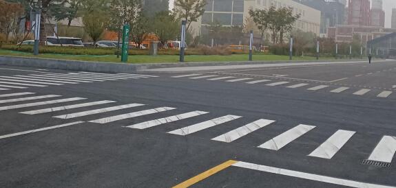昆山廠(chǎng)區(qū)道路劃線(xiàn)施工隊(duì)?找飛揚(yáng)市政