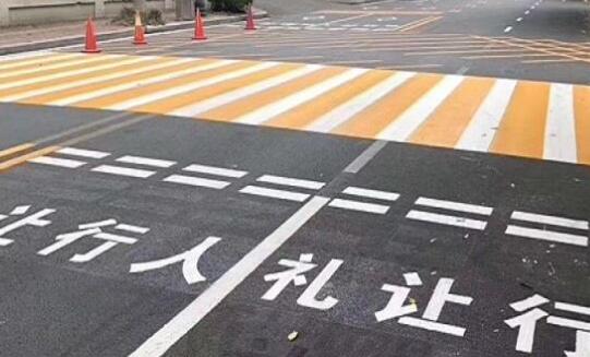 廠(chǎng)區(qū)停車(chē)位劃線(xiàn)施工找哪家？專(zhuān)業(yè)團(tuán)隊(duì)為您排憂(yōu)解難